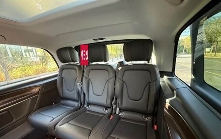 Mercedes-Benz V-Класс, 2022 год, 4 950 000 рублей, 21 фотография