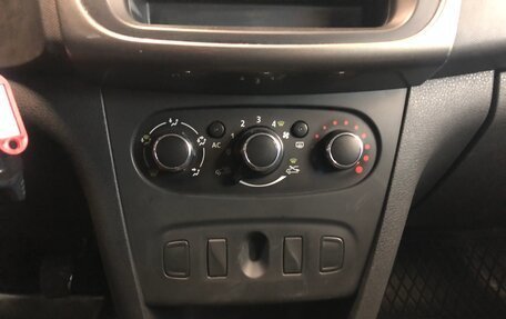 Renault Logan II, 2014 год, 600 000 рублей, 10 фотография