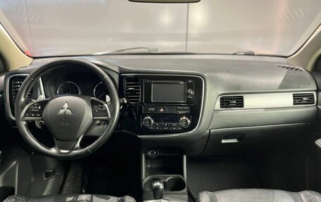 Mitsubishi Outlander III рестайлинг 3, 2013 год, 1 630 000 рублей, 14 фотография