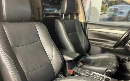 Mitsubishi Outlander III рестайлинг 3, 2013 год, 1 630 000 рублей, 13 фотография