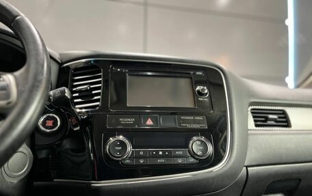 Mitsubishi Outlander III рестайлинг 3, 2013 год, 1 630 000 рублей, 15 фотография