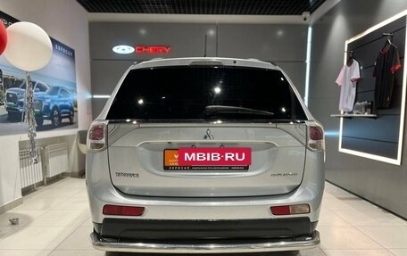 Mitsubishi Outlander III рестайлинг 3, 2013 год, 1 630 000 рублей, 6 фотография