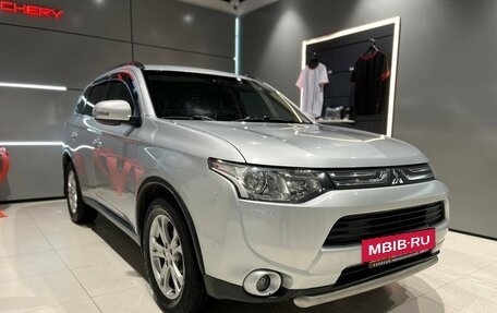 Mitsubishi Outlander III рестайлинг 3, 2013 год, 1 630 000 рублей, 3 фотография