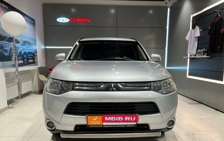 Mitsubishi Outlander III рестайлинг 3, 2013 год, 1 630 000 рублей, 2 фотография