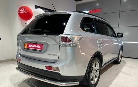 Mitsubishi Outlander III рестайлинг 3, 2013 год, 1 630 000 рублей, 5 фотография