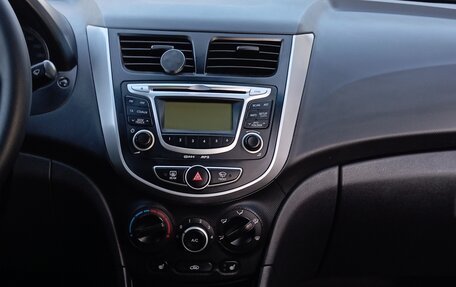 Hyundai Solaris II рестайлинг, 2012 год, 750 000 рублей, 3 фотография