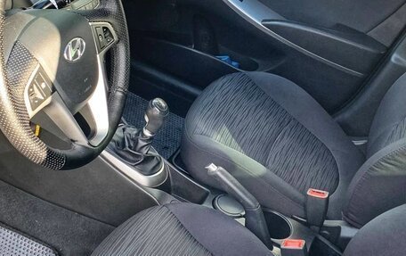 Hyundai Solaris II рестайлинг, 2015 год, 950 000 рублей, 4 фотография