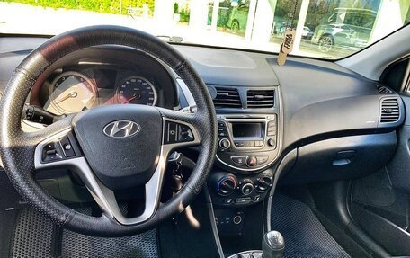 Hyundai Solaris II рестайлинг, 2015 год, 950 000 рублей, 5 фотография