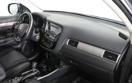 Mitsubishi Outlander III рестайлинг 3, 2018 год, 1 850 000 рублей, 10 фотография