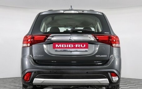 Mitsubishi Outlander III рестайлинг 3, 2018 год, 1 850 000 рублей, 6 фотография