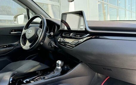 Toyota C-HR I рестайлинг, 2019 год, 2 440 000 рублей, 10 фотография