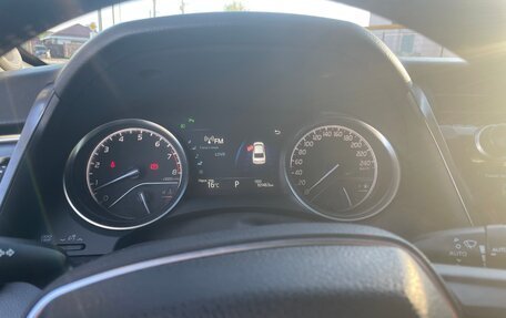 Toyota Camry, 2018 год, 2 650 000 рублей, 9 фотография