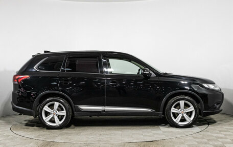 Mitsubishi Outlander III рестайлинг 3, 2017 год, 1 749 700 рублей, 4 фотография