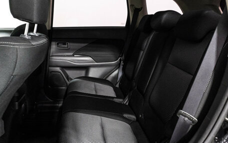 Mitsubishi Outlander III рестайлинг 3, 2017 год, 1 749 700 рублей, 10 фотография