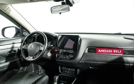 Mitsubishi Outlander III рестайлинг 3, 2017 год, 1 749 700 рублей, 9 фотография