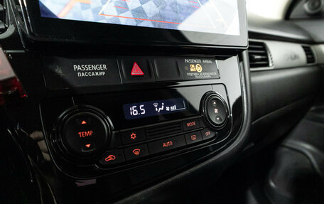 Mitsubishi Outlander III рестайлинг 3, 2017 год, 1 749 700 рублей, 16 фотография