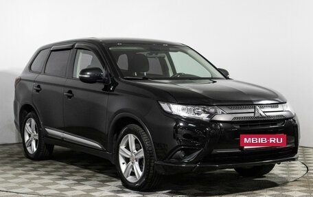 Mitsubishi Outlander III рестайлинг 3, 2017 год, 1 749 700 рублей, 3 фотография