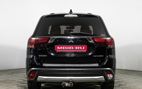 Mitsubishi Outlander III рестайлинг 3, 2017 год, 1 749 700 рублей, 6 фотография