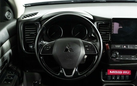 Mitsubishi Outlander III рестайлинг 3, 2017 год, 1 749 700 рублей, 18 фотография