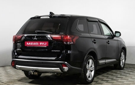Mitsubishi Outlander III рестайлинг 3, 2017 год, 1 749 700 рублей, 5 фотография