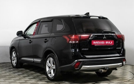 Mitsubishi Outlander III рестайлинг 3, 2017 год, 1 749 700 рублей, 7 фотография