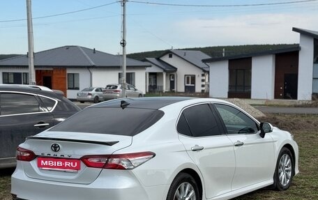 Toyota Camry, 2018 год, 2 850 000 рублей, 10 фотография