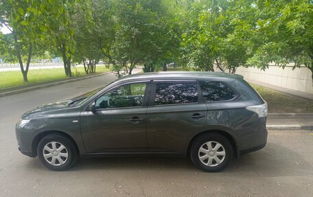 Mitsubishi Outlander III рестайлинг 3, 2014 год, 1 400 000 рублей, 2 фотография