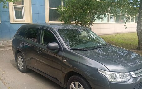 Mitsubishi Outlander III рестайлинг 3, 2014 год, 1 400 000 рублей, 9 фотография