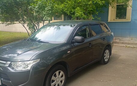 Mitsubishi Outlander III рестайлинг 3, 2014 год, 1 400 000 рублей, 11 фотография