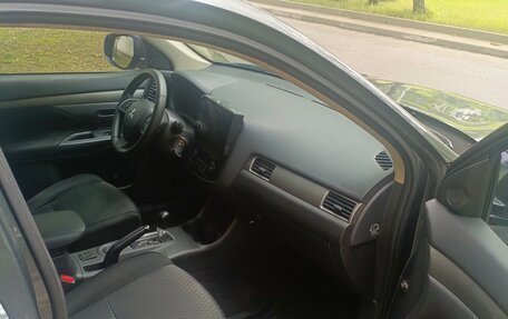 Mitsubishi Outlander III рестайлинг 3, 2014 год, 1 400 000 рублей, 8 фотография