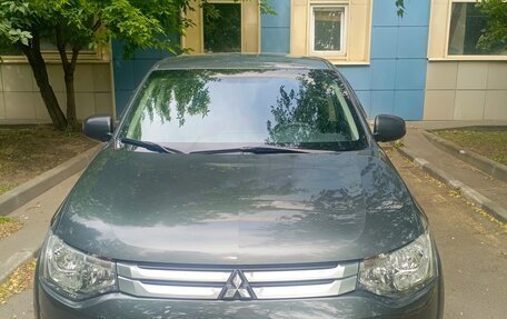 Mitsubishi Outlander III рестайлинг 3, 2014 год, 1 400 000 рублей, 12 фотография