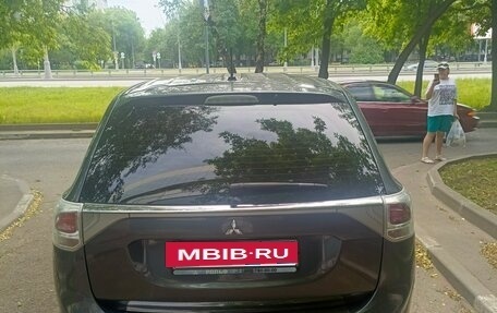 Mitsubishi Outlander III рестайлинг 3, 2014 год, 1 400 000 рублей, 10 фотография