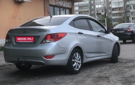 Hyundai Solaris II рестайлинг, 2011 год, 850 000 рублей, 3 фотография