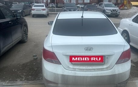 Hyundai Solaris II рестайлинг, 2015 год, 700 000 рублей, 2 фотография
