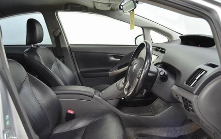 Toyota Prius, 2011 год, 850 000 рублей, 17 фотография