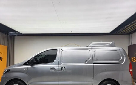 Hyundai Grand Starex Grand Starex I рестайлинг 2, 2020 год, 3 400 000 рублей, 3 фотография