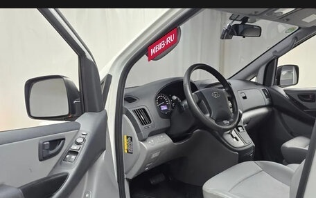 Hyundai Grand Starex Grand Starex I рестайлинг 2, 2020 год, 3 400 000 рублей, 9 фотография