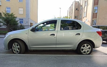 Renault Logan II, 2017 год, 600 000 рублей, 3 фотография