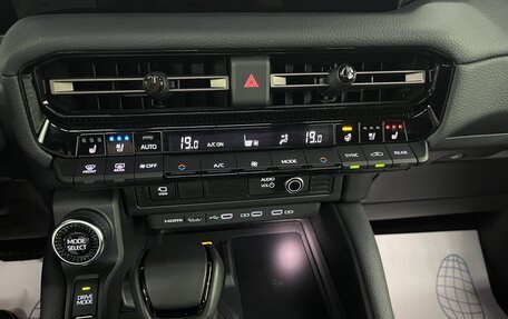 Toyota Land Cruiser Prado, 2024 год, 10 800 000 рублей, 24 фотография