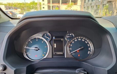 Toyota Land Cruiser Prado 150 рестайлинг 2, 2019 год, 5 500 000 рублей, 12 фотография