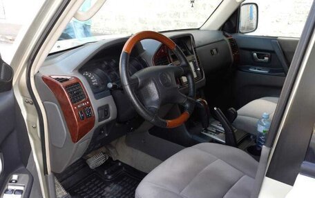 Mitsubishi Pajero III рестайлинг, 2004 год, 820 000 рублей, 11 фотография
