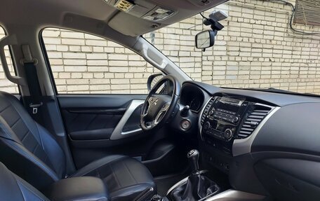 Mitsubishi Pajero Sport III рестайлинг, 2017 год, 3 000 000 рублей, 8 фотография