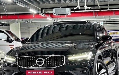 Volvo V60 II, 2022 год, 3 200 000 рублей, 1 фотография