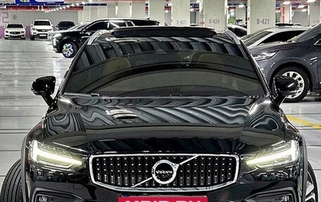 Volvo V60 II, 2022 год, 3 200 000 рублей, 2 фотография