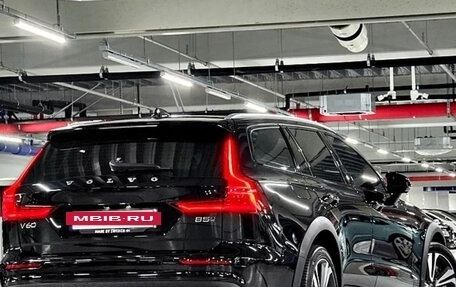 Volvo V60 II, 2022 год, 3 200 000 рублей, 4 фотография