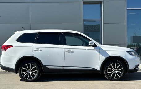 Mitsubishi Outlander III рестайлинг 3, 2015 год, 1 705 000 рублей, 4 фотография