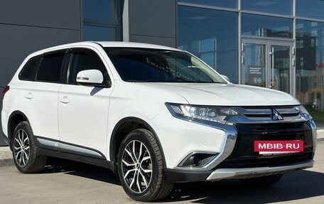 Mitsubishi Outlander III рестайлинг 3, 2015 год, 1 705 000 рублей, 3 фотография