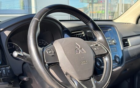 Mitsubishi Outlander III рестайлинг 3, 2015 год, 1 705 000 рублей, 9 фотография