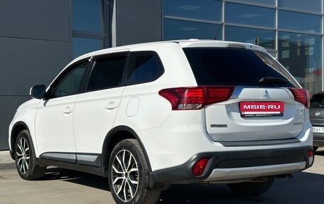 Mitsubishi Outlander III рестайлинг 3, 2015 год, 1 705 000 рублей, 7 фотография
