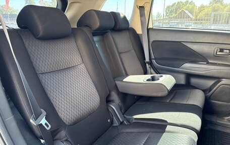 Mitsubishi Outlander III рестайлинг 3, 2015 год, 1 705 000 рублей, 18 фотография